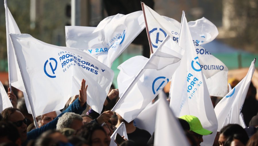 Tras reunión con el Mineduc: Colegio de Profesores se declara en "estado de alerta" ante pocos avances a su "agenda corta"