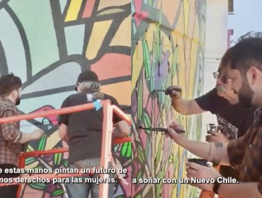 Video de campaña presidencial muestra a Gabriel Boric dando brochazos en mural de Limache que se investiga en arista Procultura