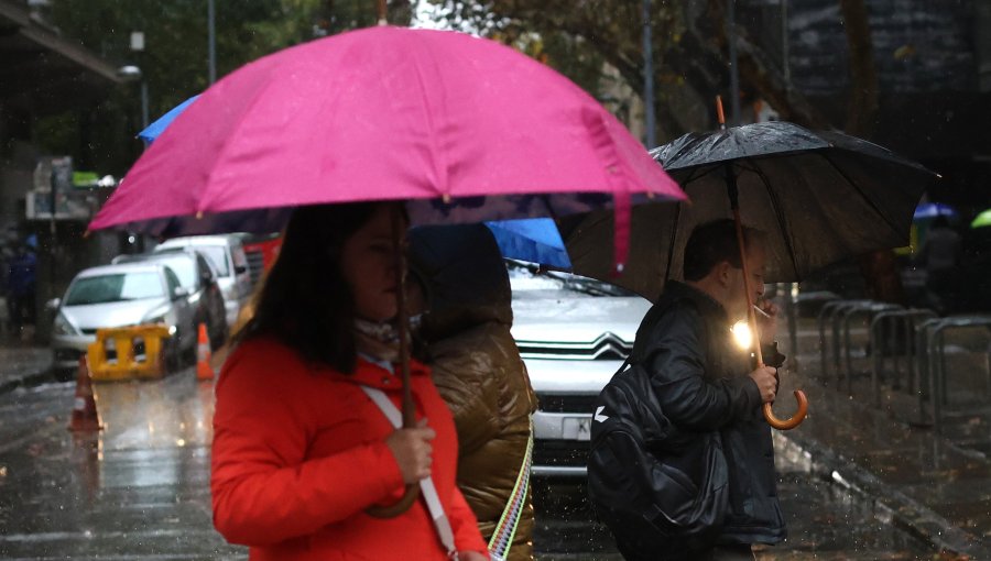 Declaran Alerta Temprana Preventiva para 10 comunas de la región Metropolitana ante pronóstico de lluvia y viento