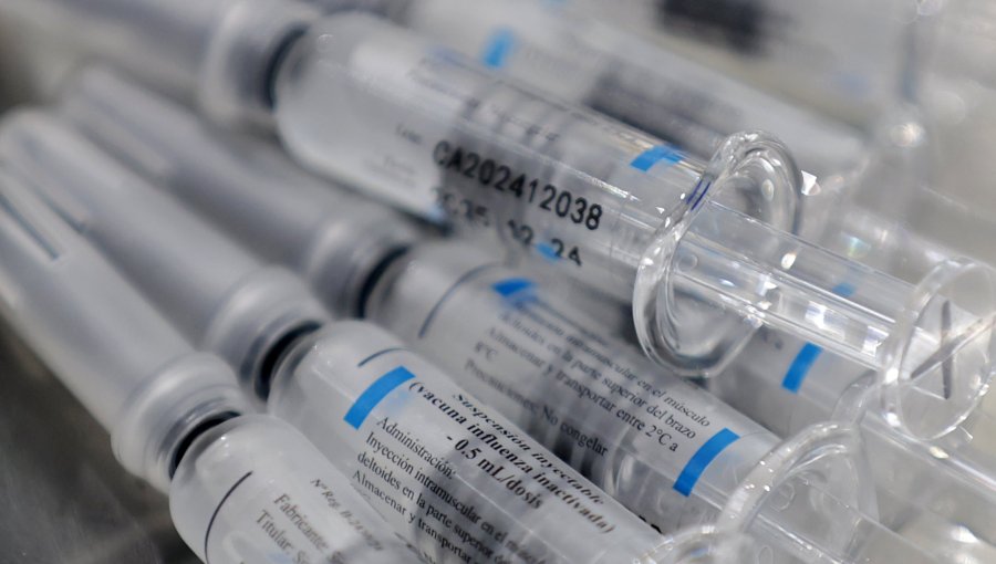 Minsal explica que vacunas vencidas fueron una compra adicional ante aumento de demanda por inoculaciones contra la influenza