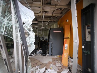 Robo frustrado de cajero automático en San Joaquín: Delincuentes lo hicieron explotar, pero huyeron sin el dinero