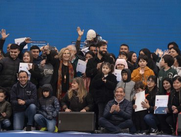 Presidente Boric encabezó entrega de 5.200 subsidios a sectores medios: "La política tiene que estar con los más vulnerables"
