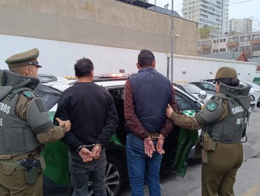 Denuncia vecinal permite detener a dos sujetos que portaban elementos para robar autos en Viña: uno mantenía orden de captura