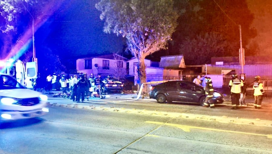 Un fallecido y tres lesionados graves deja violento choque de dos autos en Villa Alemana