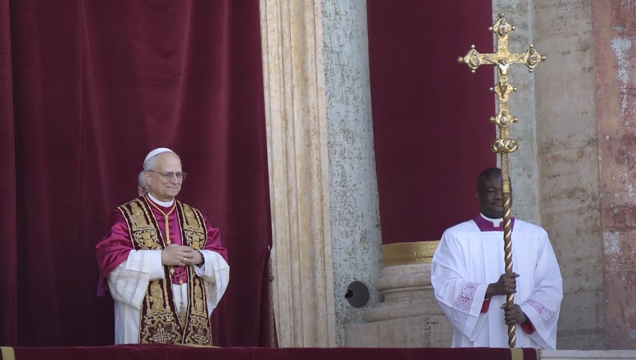 León XIV inicia su pontificado con una misa solemne en la Plaza de San Pedro