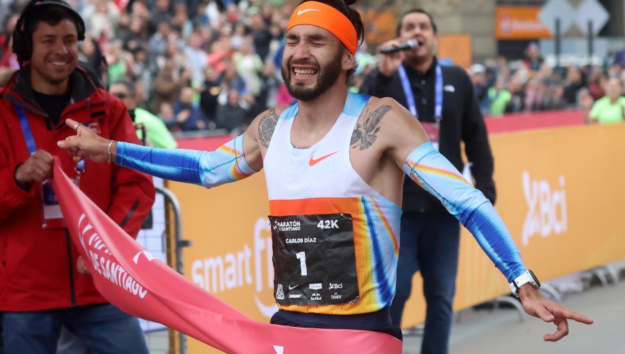 Chileno Carlos Díaz se lleva el oro en los 42 kilómetros del Maratón de Santiago