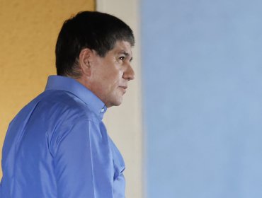 Manuel Monsalve cumplirá arresto domiciliario en su departamento en Viña del Mar: llegó al edificio entre gritos e insultos