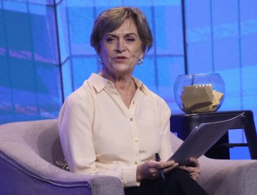 Matthei presenta a su equipo económico que es integrado por expresidentes del Banco Central y cuatro exministros de Piñera