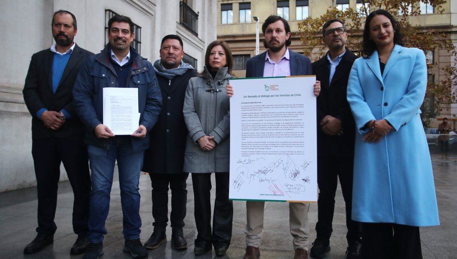 Alcaldes entregaron una carta al Presidente Boric para que el Gobierno renegocie contratos eléctricos con empresas