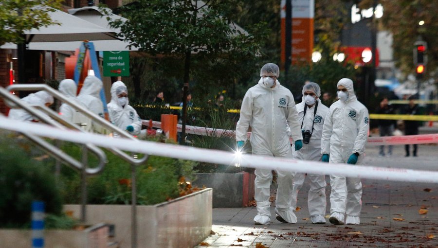 Alcalde de Providencia calificó la detonación de artefacto explosivo como acto "terrorista" y pide querella del Gobierno