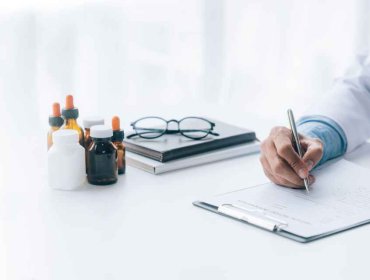 Piden al CDE querellarse por los más de 25 mil funcionarios públicos que viajaron fuera del país estando con licencia médica