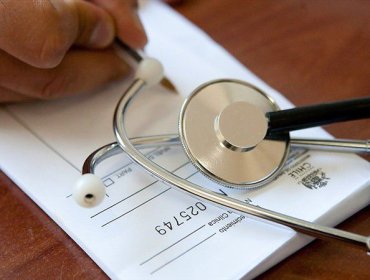 Según Contraloría General de la República, más de 25 mil funcionarios viajaron fuera del país con licencias médicas entre 2023 y 2024