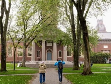 Gobierno de Trump pone fin a la capacidad de la U. de Harvard de inscribir a estudiantes extranjeros