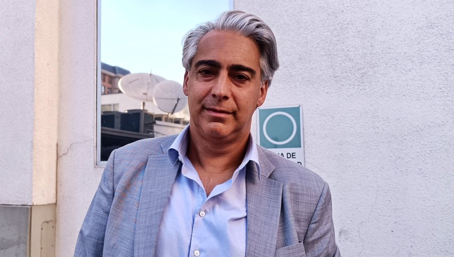 Marco Enríquez-Ominami sufre robo de la camioneta de su esposa Karen Doggenweiler en Providencia