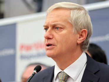 Kast llama a Matthei a apoyarlo "sin condiciones" si pasa a segunda vuelta presidencial