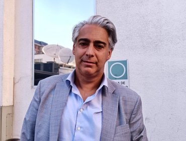 Marco Enríquez-Ominami sufre robo de la camioneta de su esposa Karen Doggenweiler en Providencia