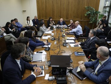 Contralora, ministra de Salud y subsecretaria asistirán a la comisión en el Senado tras escándalo por licencias médicas