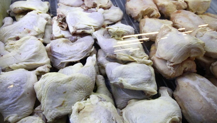 Descartan alza significativa en precio del pollo tras suspensión de importaciones desde Brasil