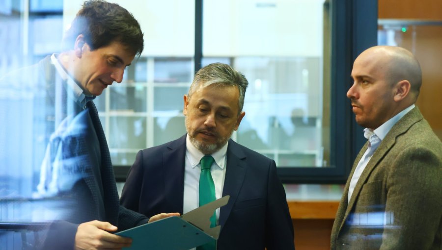 Bancada RN ingresa denuncia a Fiscalía por viajes de funcionarios públicos con licencias médicas
