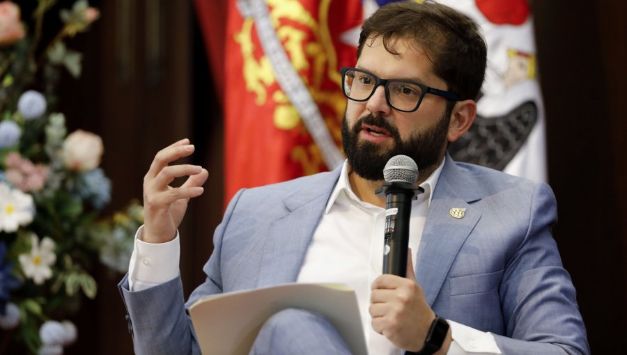 Presidente de la Cámara de Diputados envía carta a Boric acusando "agravio institucional" en gira por Asia