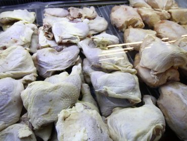 Descartan alza significativa en precio del pollo tras suspensión de importaciones desde Brasil