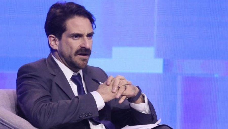 Gonzalo Winter aseguró que donará la totalidad de su dieta parlamentaria a Bomberos