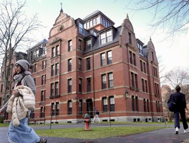Donald Trump prohíbe a la Universidad de Harvard matricular a estudiantes extranjeros: acusa "conducta pro-terrorista"