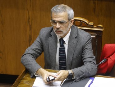 Ministro Cordero confirma que grupos anarquistas y antisistema reclutan a estudiantes de liceos emblemáticos