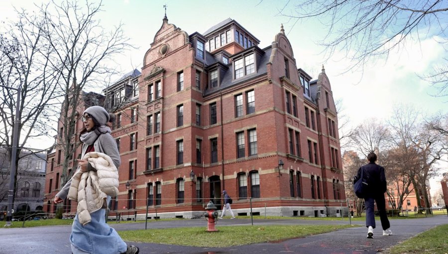 Donald Trump prohíbe a la Universidad de Harvard matricular a estudiantes extranjeros: acusa "conducta pro-terrorista"