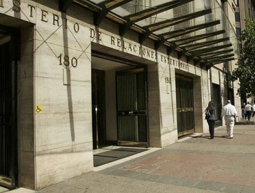 Cancillería confirma dos sumarios en contra de la Primera Secretaria de la Embajada de Chile en Argentina tras diversos problemas con funcionarios