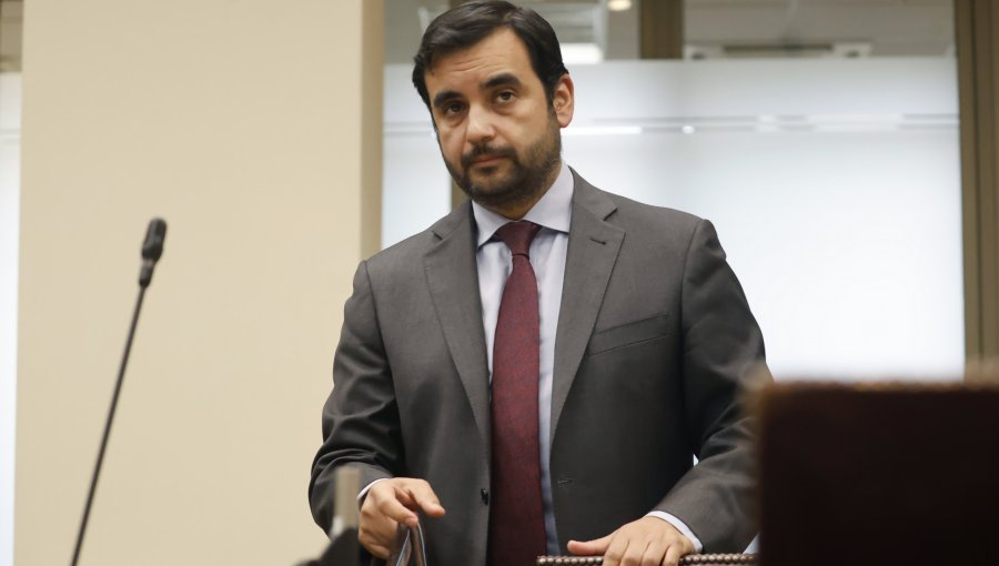 Ministro Gajardo dice que involucrados en escándalo de licencias médicas "arriesgan la sanción más gravosa"