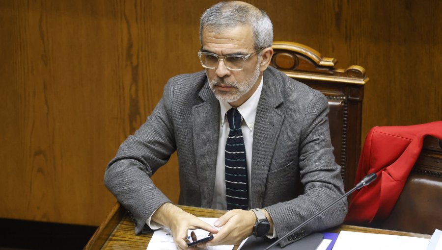 Ministro Cordero confirma que grupos anarquistas y antisistema reclutan a estudiantes de liceos emblemáticos