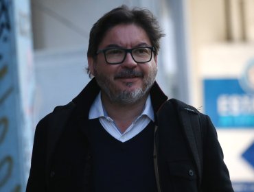 Exministro Barraza figura como uno de los funcionarios públicos que viajó fuera del país con licencia médica