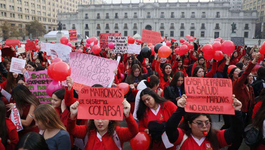 Ministerio de Salud modificará controversial norma que motivó movilización de matronas