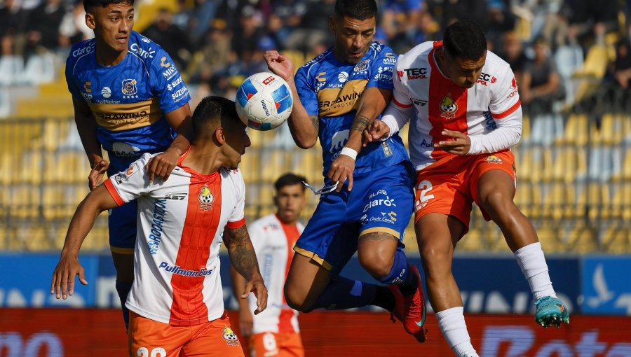 Everton alzó el vuelo para evitar la derrota ante Cobresal