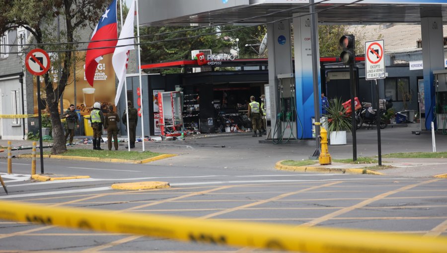 Chofer en estado de ebriedad y fuera de control entró a bencinera, destrozó tienda y mató a bombero en Providencia