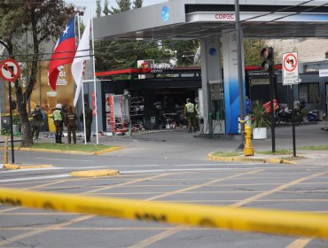 Chofer en estado de ebriedad y fuera de control entró a bencinera, destrozó tienda y mató a bombero en Providencia