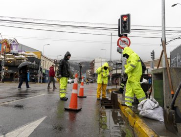 Con la limpieza de tranques y la habilitación de los sumideros de aguas lluvias, Valparaíso se prepara para afrontar el invierno
