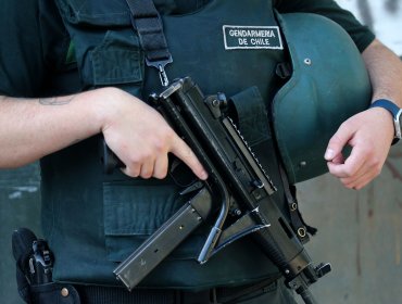 Detienen a suboficial de Gendarmería tras ser sorprendido intentando ingresar con drogas y celulares al penal Colina 1