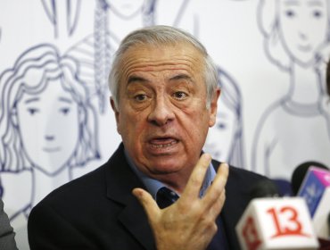Exministro Mañalich propuso revisar ubicación de celulares de funcionarios con licencias médicas