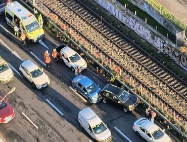 Congestión provocó colisión de dos automóviles en la Av. España de Viña del Mar