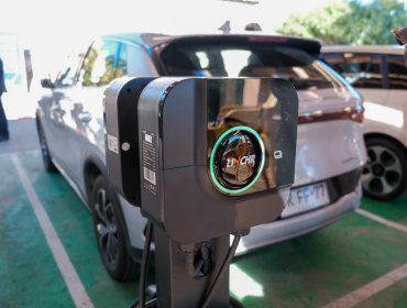 U. Santa María inaugura estación solar de carga para vehículos eléctricos en Valparaíso