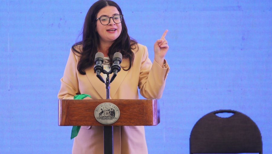 Ministra de la Mujer por nuevos antecedentes sobre Monsalve: "Me parece completamente impropio"