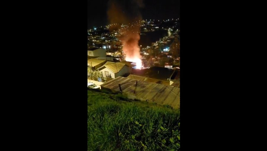Dos viviendas resultaron consumidas por incendio en la Villa Independencia de Viña del Mar: no se registraron lesionados