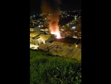 Dos viviendas resultaron consumidas por incendio en la Villa Independencia de Viña del Mar: no se registraron lesionados
