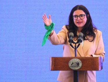 Ministra de la Mujer confirma que este miércoles ingresarán proyecto de aborto al Congreso y que tendrá un plazo de 14 semanas