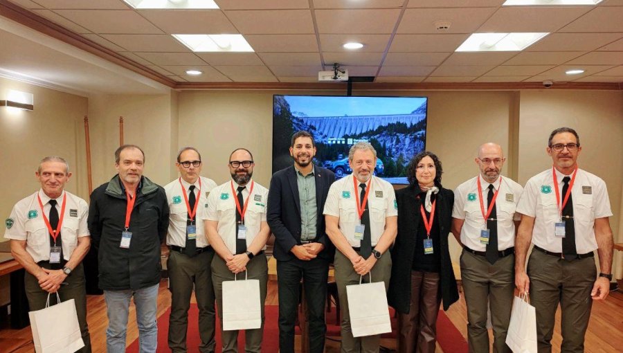Expertos catalanes expusieron en Valparaíso su modelo de prevención de incendios: se busca avanzar en formación de peritos forestales