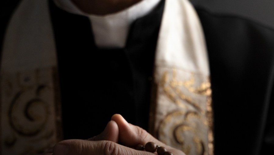 Denuncian a sacerdote por presunto abuso sexual a alumna en colegio de San Antonio: víctima sufre bullying de sus compañeros