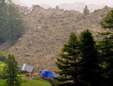 Un pueblo en Suiza quedó sepultado por una avalancha provocada por el derrumbe de un glaciar
