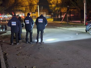 Hombre que llegó armado a un taller mecánico de Conchalí falleció luego que le arrebataran la pistola y le dispararan